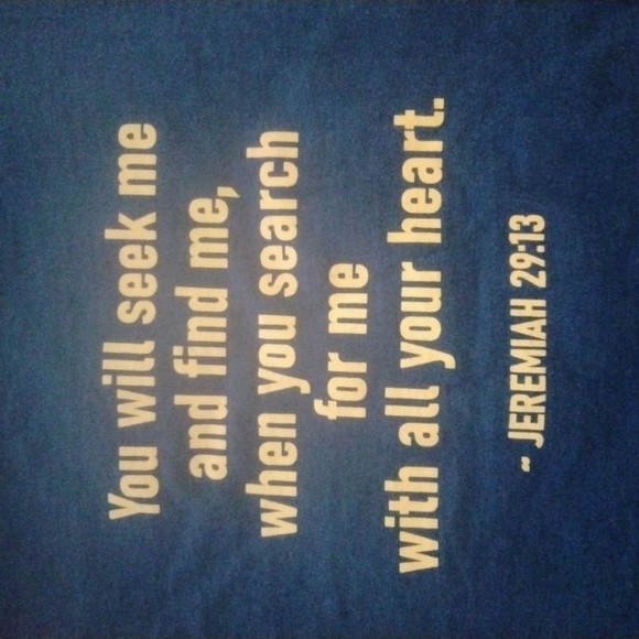 Small Seek Jesus Tshirt - Picture 4 of 5